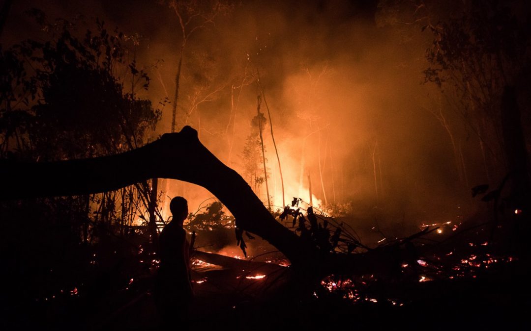 Fumaça de 143 km² de queimadas atingiu indígenas isolados do Acre nas últimas 24h