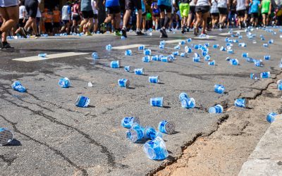 Copos plásticos descartados na São Silvestre viram 1,8 mil lixeiras para escolas públicas