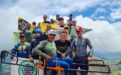 Com ajuda de voluntários, cadeirante realiza sonho de chegar ao topo de serra em Roraima