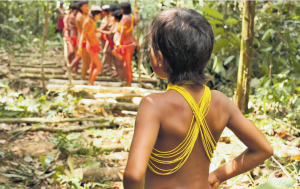 Depois de levarem fome à TI, garimpeiros abusam de crianças e adolescentes Yanomami